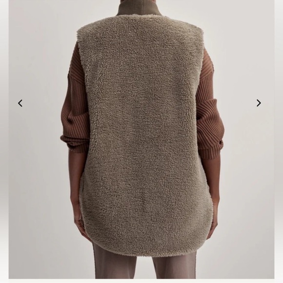 NWOT • Varley • Covey Reversible Quilted Vest - Picture 3 of 3